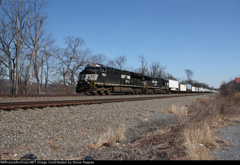 NS 3653 on the point of train 29G